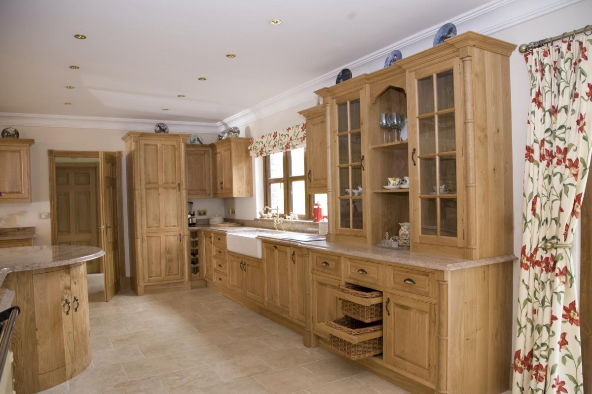 Oak-Kitchen-Curved-Units-13